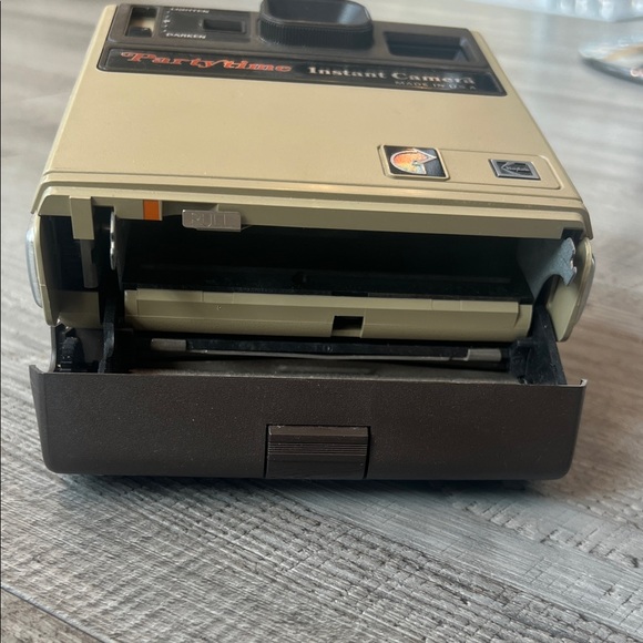 Kodak Partytime Instant Camera - Tan and Black - Picture 8 of 13